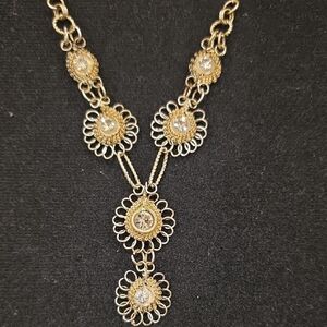 Elegant Gold Floral Necklace